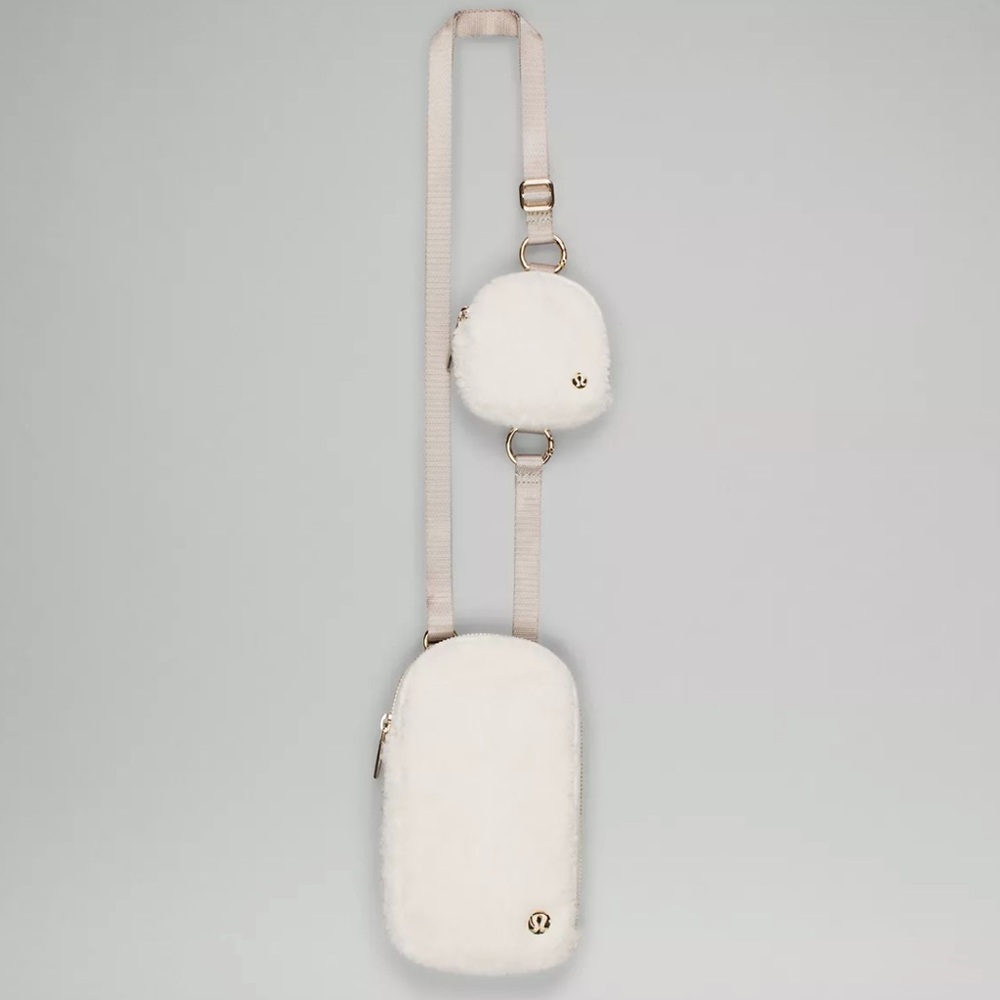 🧸🤍 LULULEMON FLEECE MODULAR PHONE CROSSBODY BAG! NWT!